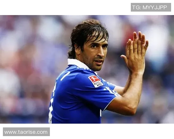 高清呈现世界顶级足球球星激情瞬间与赛场风采